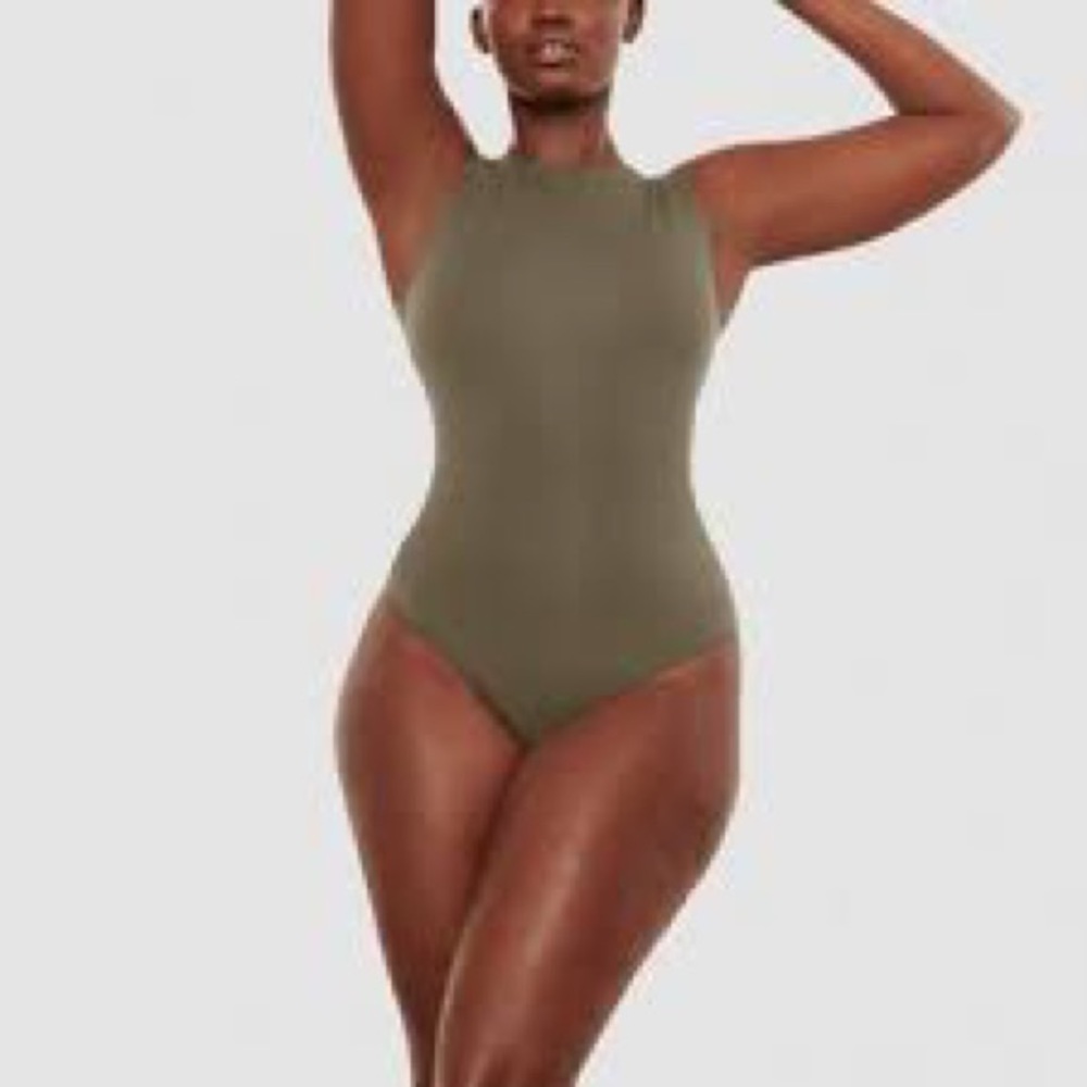 SKIMS BODY BASICS CREW NECK BODYSUIT | DEEP SEA